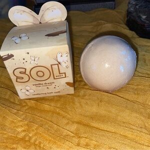 SOL Vanilla Dream comforting bath soak